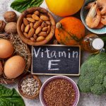 ビタミンEを多く含む食べ物は？効果と不足や過剰摂取の影響を解説